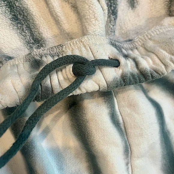 Good American Boyfriend Sweatpants in Blue Orion Tie Dye - Picture 11 of 16